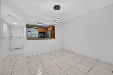 Beautifully remodeled and spacious 2-bedroom, 2-bathroom condo - photo 8