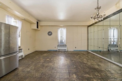 A rare opportunity to acquire a fully vacant mixed-use building - photo 39