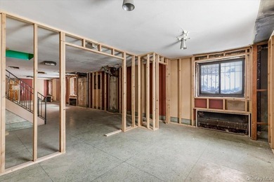A rare opportunity to acquire a fully vacant mixed-use building - photo 42