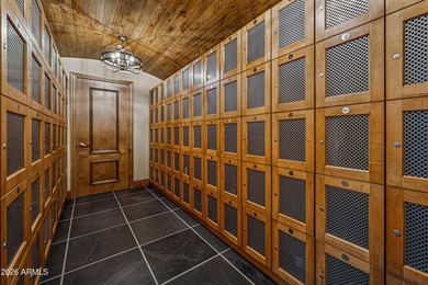 PANORAMIC SCOTTSDALE VIEWS!- 10th floor residence with two