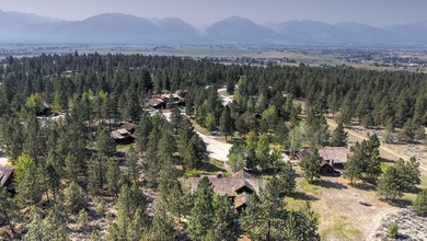 Welcome to the Cayuse Cabin. This lovely 4-bedroom, 4-bathroom - photo 50