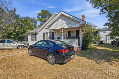 This spacious 3 bedroom, 2 bath home in Avondale features a - photo 2