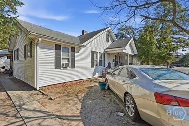 This spacious 3 bedroom, 2 bath home in Avondale features a - photo 3