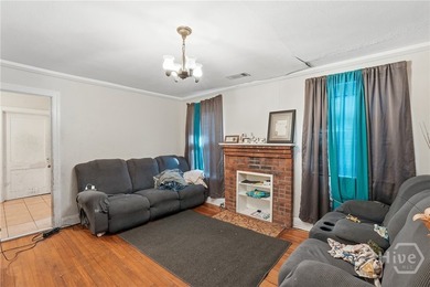 This spacious 3 bedroom, 2 bath home in Avondale features a - photo 4