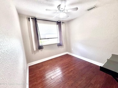 Island Living Just 5 Minutes To The Beach. A much sought after - photo 17