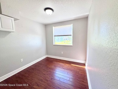 Island Living Just 5 Minutes To The Beach. A much sought after - photo 18