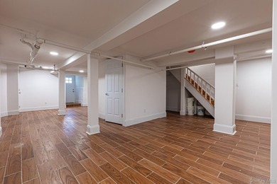 Welcome to this beautifully maintained 3-bedroom, 3-bath - photo 20