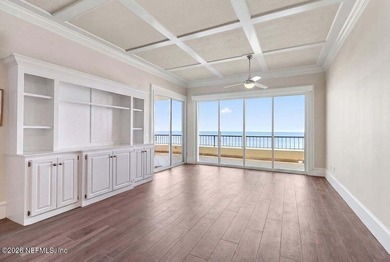 Gorgeous 3 bed/2 bath penthouse in the sought-after Sandcastle - photo 1
