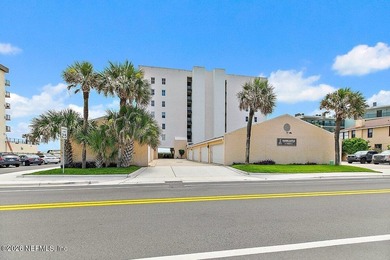 Gorgeous 3 bed/2 bath penthouse in the sought-after Sandcastle - photo 2