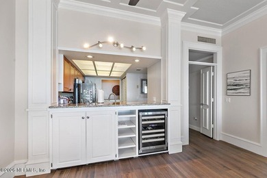 Gorgeous 3 bed/2 bath penthouse in the sought-after Sandcastle - photo 10