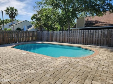 In time to beat the summer heat! Well maintained home in the - photo 2