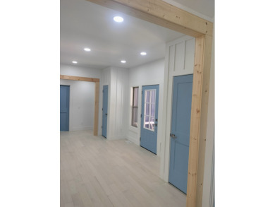 CUSTOM PRIVATE ONE OF A KIND NEW CONSTRUCTION W/ POSSIBLE DOCK - photo 2