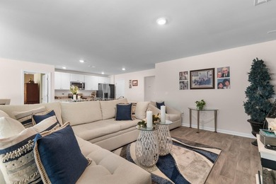 Welcome to this meticulously maintained 3-bedroom, 2-bath home - photo 12