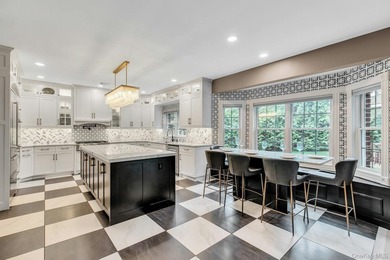 Amazing 5700sf Newly Redone All Brick Mansion on Private Setting - photo 12