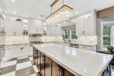 Amazing 5700sf Newly Redone All Brick Mansion on Private Setting - photo 14