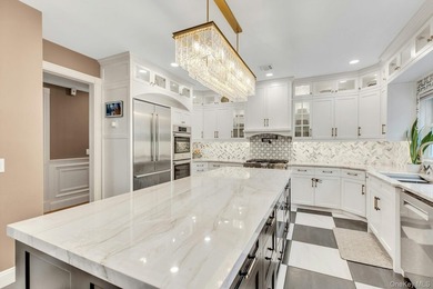 Amazing 5700sf Newly Redone All Brick Mansion on Private Setting - photo 15
