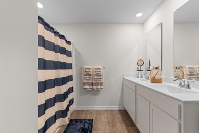Welcome to this meticulously maintained 3-bedroom, 2-bath home - photo 16