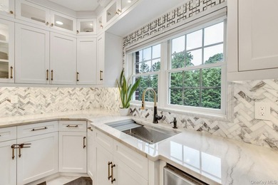 Amazing 5700sf Newly Redone All Brick Mansion on Private Setting - photo 16