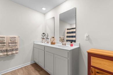 Welcome to this meticulously maintained 3-bedroom, 2-bath home - photo 17