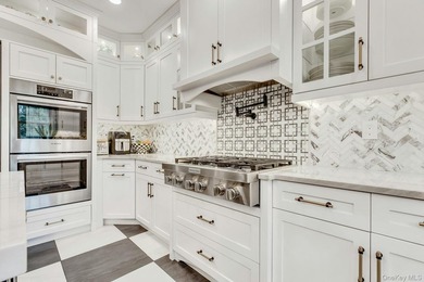Amazing 5700sf Newly Redone All Brick Mansion on Private Setting - photo 17