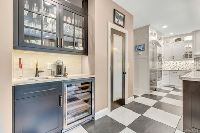 Amazing 5700sf Newly Redone All Brick Mansion on Private Setting - photo 19