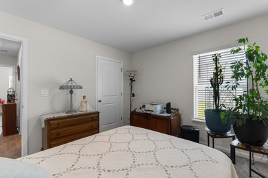 Welcome to this meticulously maintained 3-bedroom, 2-bath home - photo 21
