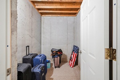 Beautiful all-brick walkout basement home situated on the 7th - photo 42