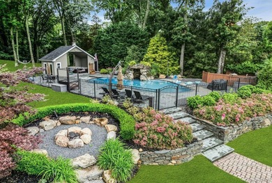 Amazing 5700sf Newly Redone All Brick Mansion on Private Setting - photo 44