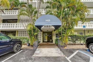 Modern coastal living East of US-1! This beautifully refreshed - photo 3