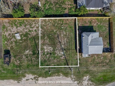 This prime lot is situated just a few blocks from Historic - photo 2