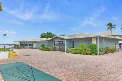 Absolutely Beautiful, 2 Bed/2 Bath, 1300 SqFt, Updated Condo in - photo 40