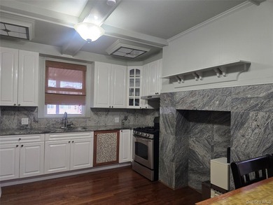 This meticulously maintained house has Victorian style's - photo 3