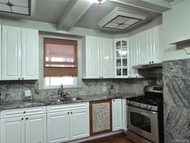 This meticulously maintained house has Victorian style's - photo 4