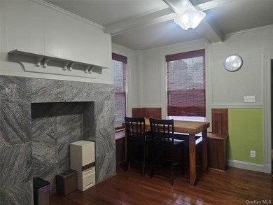This meticulously maintained house has Victorian style's - photo 5