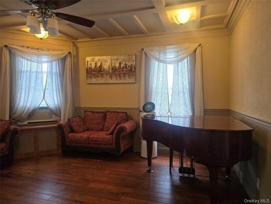 This meticulously maintained house has Victorian style's - photo 9