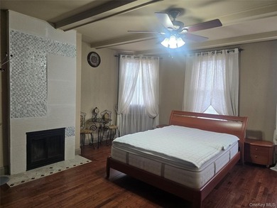 This meticulously maintained house has Victorian style's - photo 10