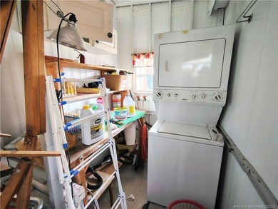 Great remodeled 2 bedroom 2 bath home. Pass thru from kitchen to - photo 36