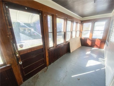 Spacious colonial located in the heart of the City of Rochester! - photo 3
