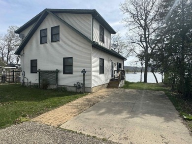 (private lake, pond, creek) Home For Sale in Guttenberg Iowa