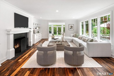 Beautifully updated 4/5 bedroom 4 1/2 bath residence offering a - photo 19