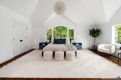 Beautifully updated 4/5 bedroom 4 1/2 bath residence offering a - photo 27