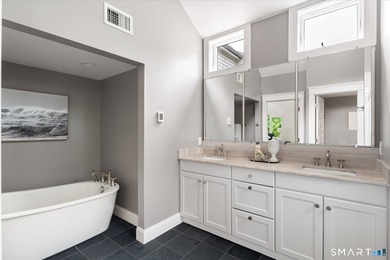 Beautifully updated 4/5 bedroom 4 1/2 bath residence offering a - photo 29