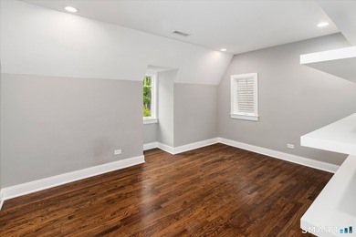 Beautifully updated 4/5 bedroom 4 1/2 bath residence offering a - photo 34
