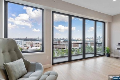 This truly unique, ultra high-end newer construction smart home - photo 34