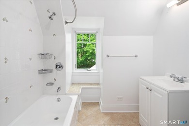 Beautifully updated 4/5 bedroom 4 1/2 bath residence offering a - photo 35