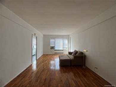 Discover this beautiful studio apartment, now available in the - photo 5
