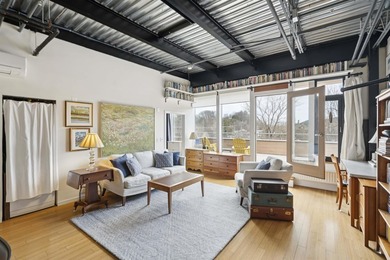Make your new home or pied-a-terre one of the few industrial - photo 11