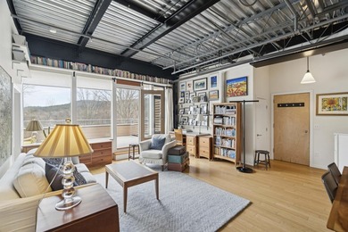 Make your new home or pied-a-terre one of the few industrial - photo 12