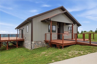 Expansive Ozark views define this custom 1,500sq residence on 9 - photo 2