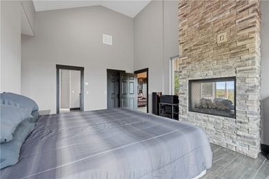 Expansive Ozark views define this custom 1,500sq residence on 9 - photo 9